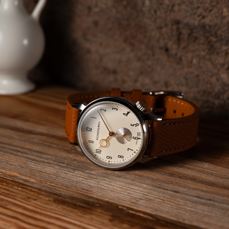 【Makuakeにて先行予約販売中｜早割実施中】RESTA R50-001 自動巻きスモールセコンド – 36mm アイボリー文字盤 GOLD針 ハイドームサファイアガラス