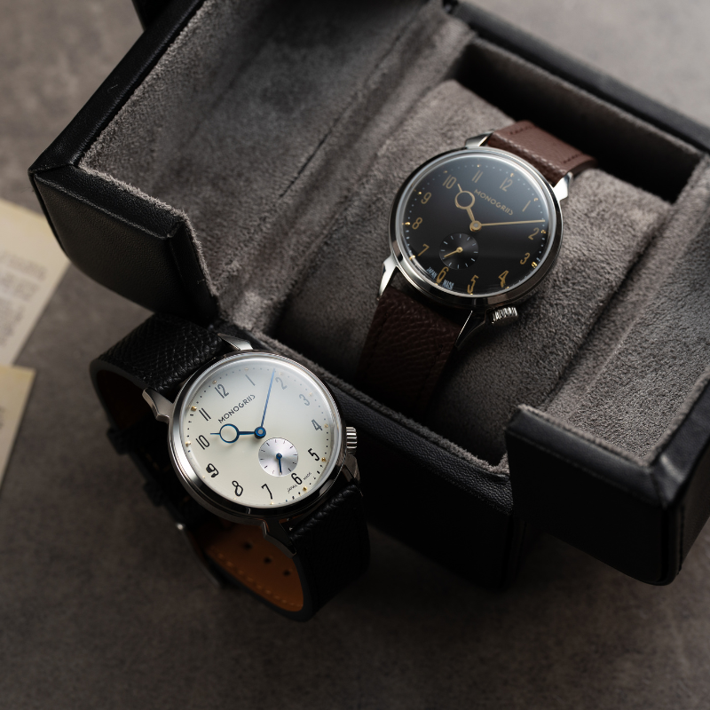 【Makuakeにて先行予約販売中｜早割実施中】RESTA R50-001 自動巻きスモールセコンド – 36mm 黒文字盤 ゴールド針 ハイドームサファイアガラス
