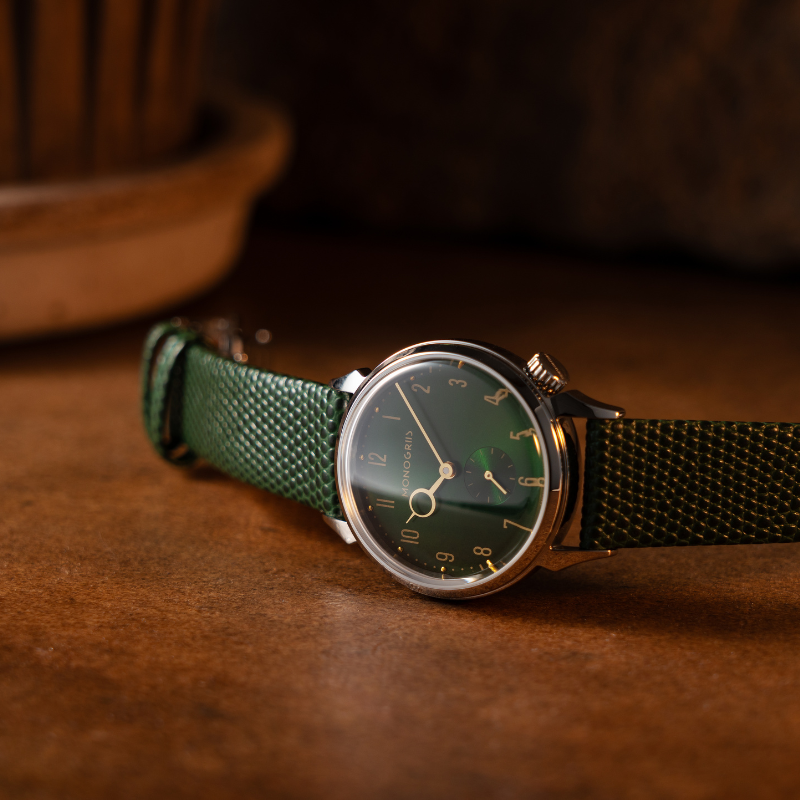 RESTA R50M-001 MIDORI - 翠 - 自動巻きスモールセコンド – 36mm サンレイグリーン文字盤 ゴールド針 ボックス型サファイアクリスタル