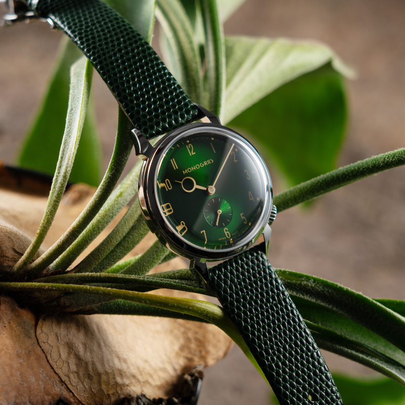 RESTA R50M-001 MIDORI - 翠 - 自動巻きスモールセコンド – 36mm サンレイグリーン文字盤 ゴールド針 ボックス型サファイアクリスタル