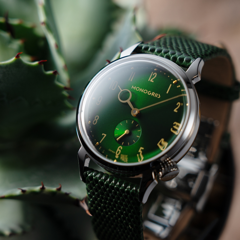 RESTA R50M-001 MIDORI - 翠 - 自動巻きスモールセコンド – 36mm サンレイグリーン文字盤 ゴールド針 ボックス型サファイアクリスタル