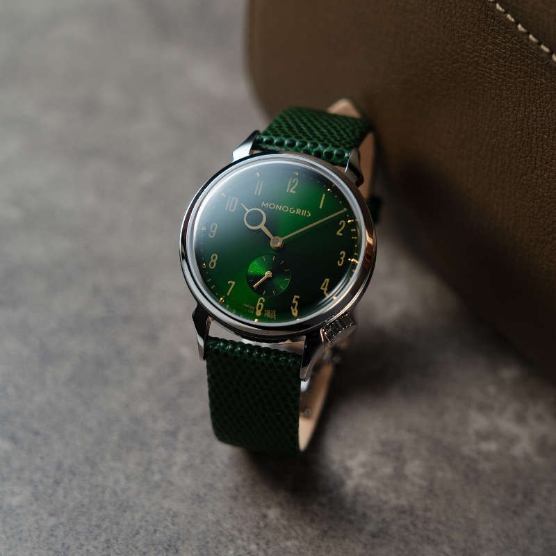 RESTA R50M-001 MIDORI - 翠 - 自動巻きスモールセコンド – 36mm サンレイグリーン文字盤 ゴールド針 ボックス型サファイアクリスタル